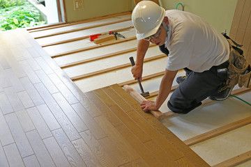 床を作る土台敷き作業
